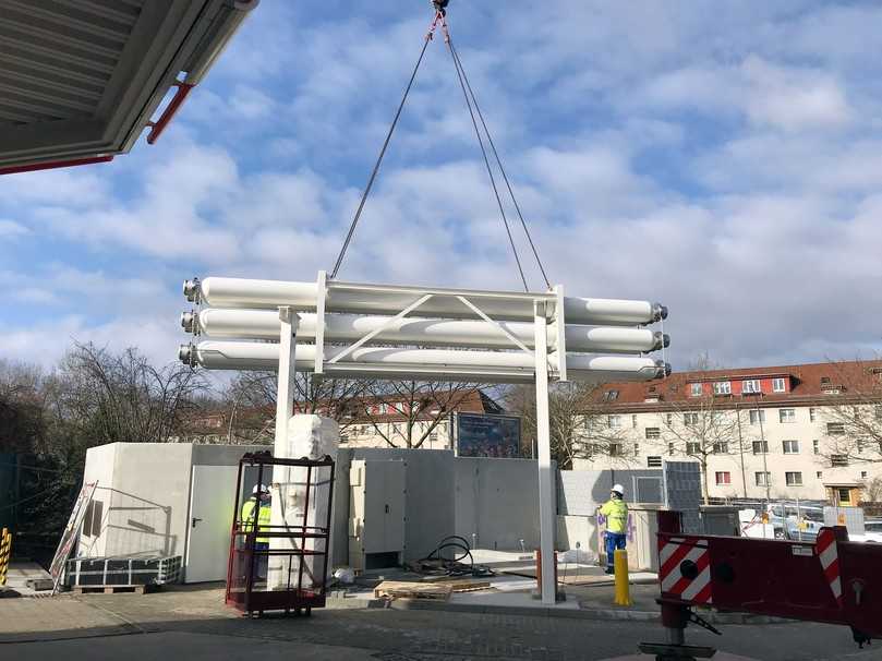 Der Bau einer Hochleistungs-Wasserstofftankstelle für Lkw dauert über ein Jahr und kostet rund 2,5 Mio. Euro. | Foto: H2 Mobility Der Bau einer Hochleistungs-Wasserstofftankstelle für Lkw dauert über ein Jahr und kostet rund 2,5 Mio. Euro. | Foto: H2 Mobility