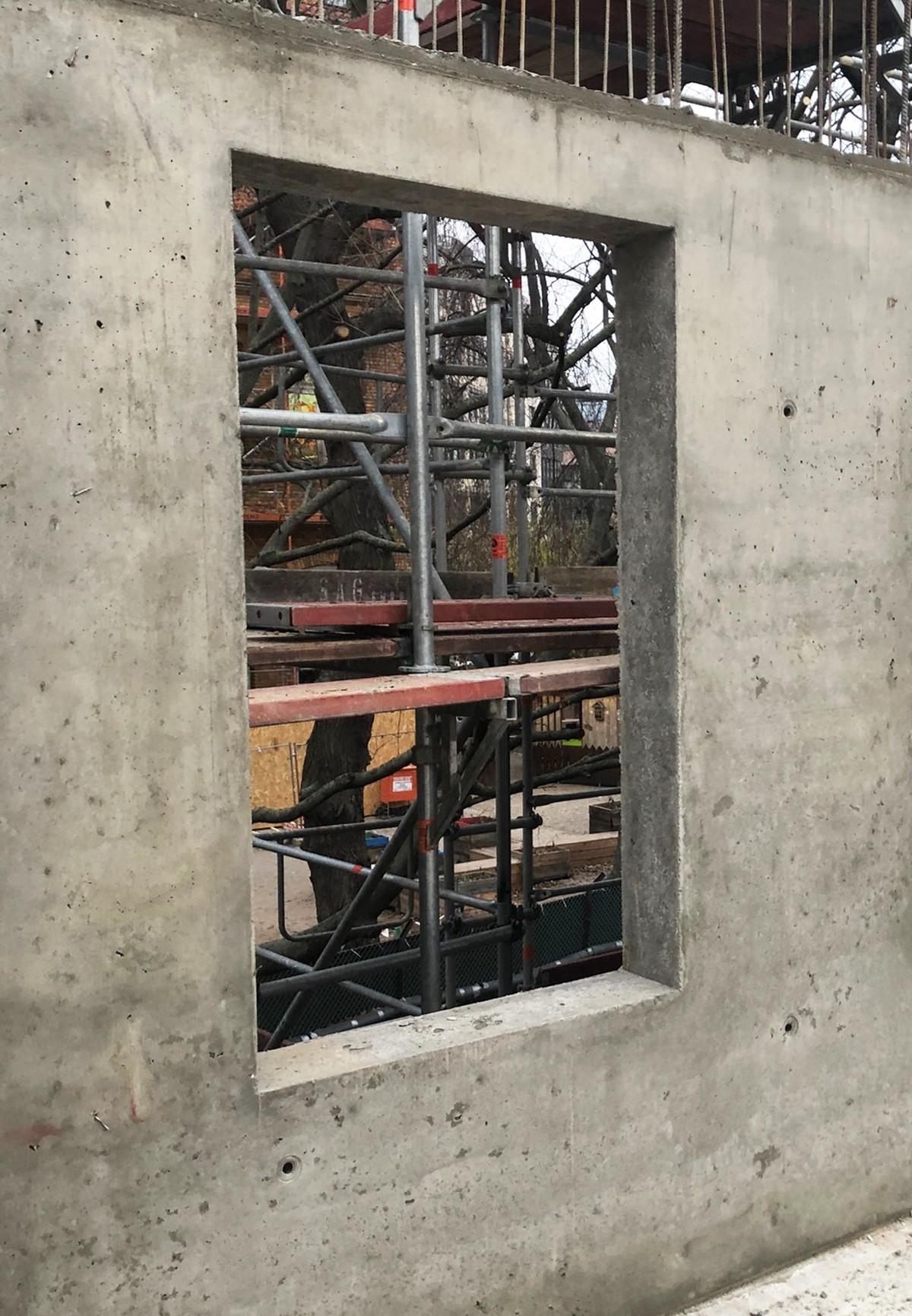 Durch den Einsatz der Stahlschalungen werden die Fensterlaibungen absolut maßhaltig erstellt. | Foto: Robusta-Gaukel Durch den Einsatz der Stahlschalungen werden die Fensterlaibungen absolut maßhaltig erstellt. | Foto: Robusta-Gaukel