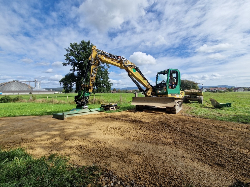Bagger-Oldtimer hilft bei einer Herzensaufgabe