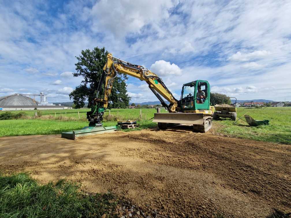 Bagger-Oldtimer hilft bei einer Herzensaufgabe