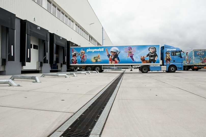 Bircomassiv entwässert sicher in hoch beanspruchten Verkehrsflächen, hält den wirkenden Kräften stand – zuverlässig über einen langen Einsatzzeitraum. | Foto: Birco Bircomassiv entwässert sicher in hoch beanspruchten Verkehrsflächen, hält den wirkenden Kräften stand – zuverlässig über einen langen Einsatzzeitraum. | Foto: Birco