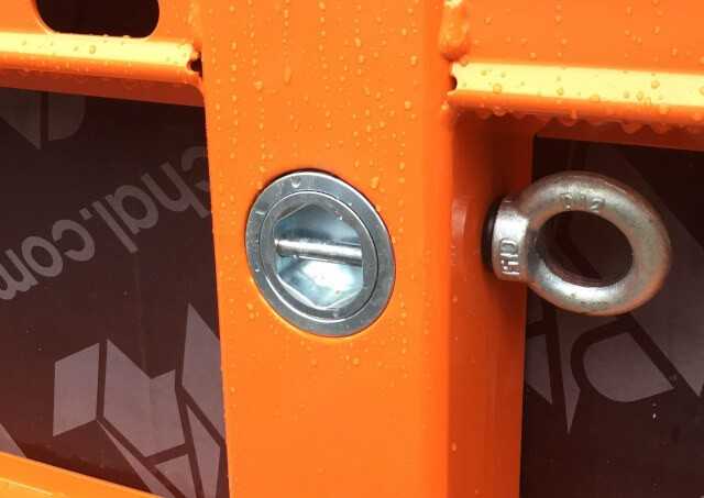 Je nach Bedarf kann konventionell oder wie hier einseitig mit Verspanneinheit geankert werden.