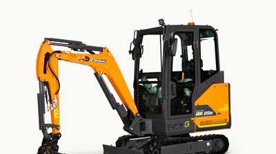 Develon DX23E-7: Mehr Hubkraft und flexible Batterieoptionen für den E-Einsatz