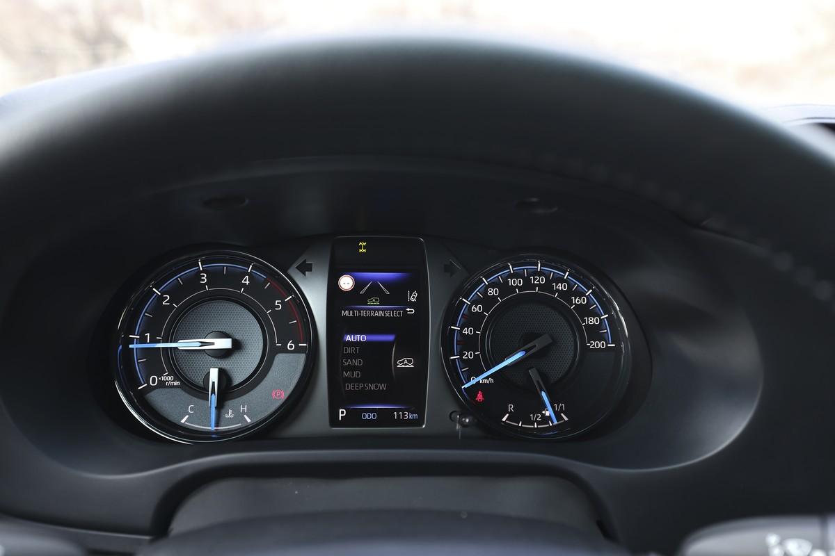 Der aktuelle Status des Elektromotor-Generator wird im Fahrerinformationsdisplay angezeigt. | Foto: Toyota