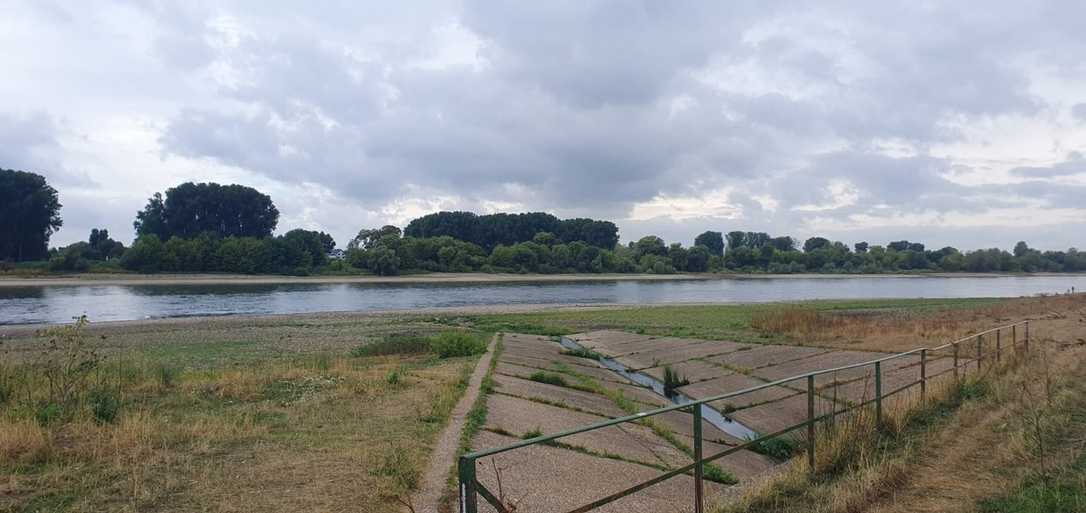 Binnenwasserstraßen: Niedrigwasser bedroht Wirtschaft: Bauindustrie fordert raschen Ausbau