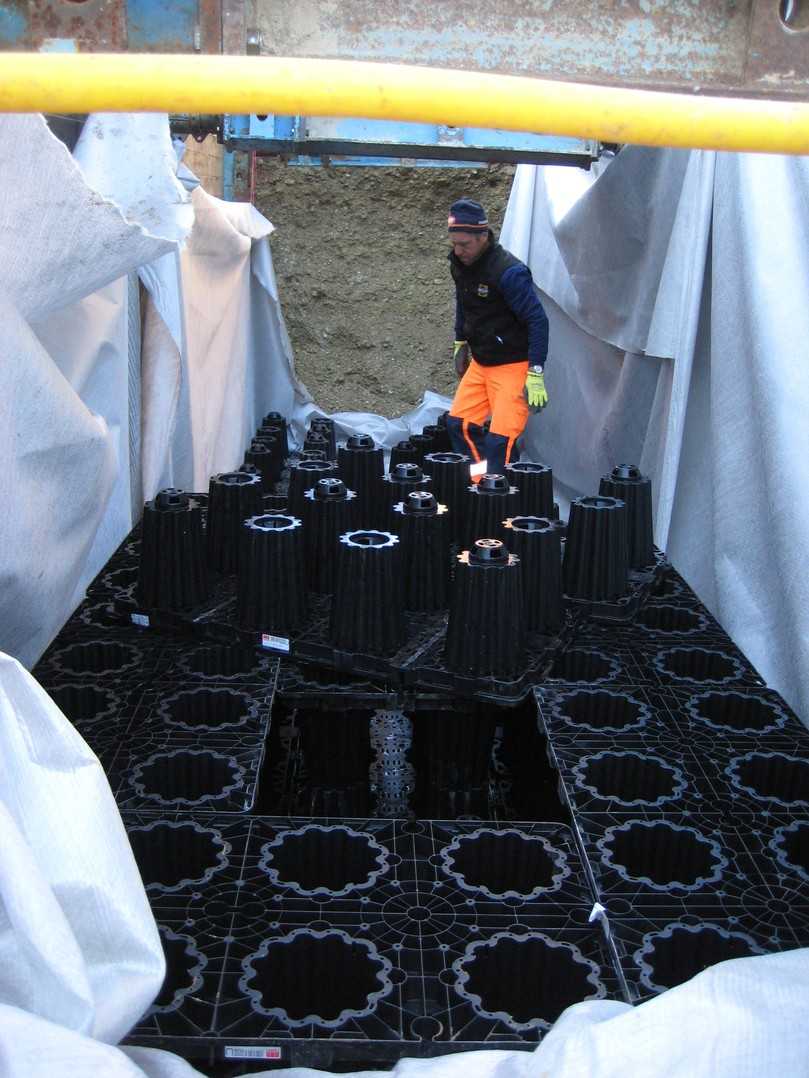 Bauen im Bestand: Baugrube mit der ersten Lage der Stormbrixx-Grundelemente | Foto: Aco Bauen im Bestand: Baugrube mit der ersten Lage der Stormbrixx-Grundelemente | Foto: Aco