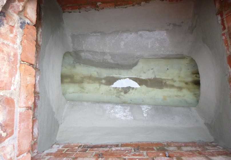 Neben dem Schlauchliner wurden die Schachtbankette mit Gefälle mit Ergelit-Trockenmörtel angelegt. | Foto: Katec Kanaltechnik Neben dem Schlauchliner wurden die Schachtbankette mit Gefälle mit Ergelit-Trockenmörtel angelegt. | Foto: Katec Kanaltechnik