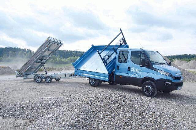 Fit für Schüttgut und mehr: Beide Kippbrücken sind mit Zurrringen für die Ladungssicherung gerüstet.