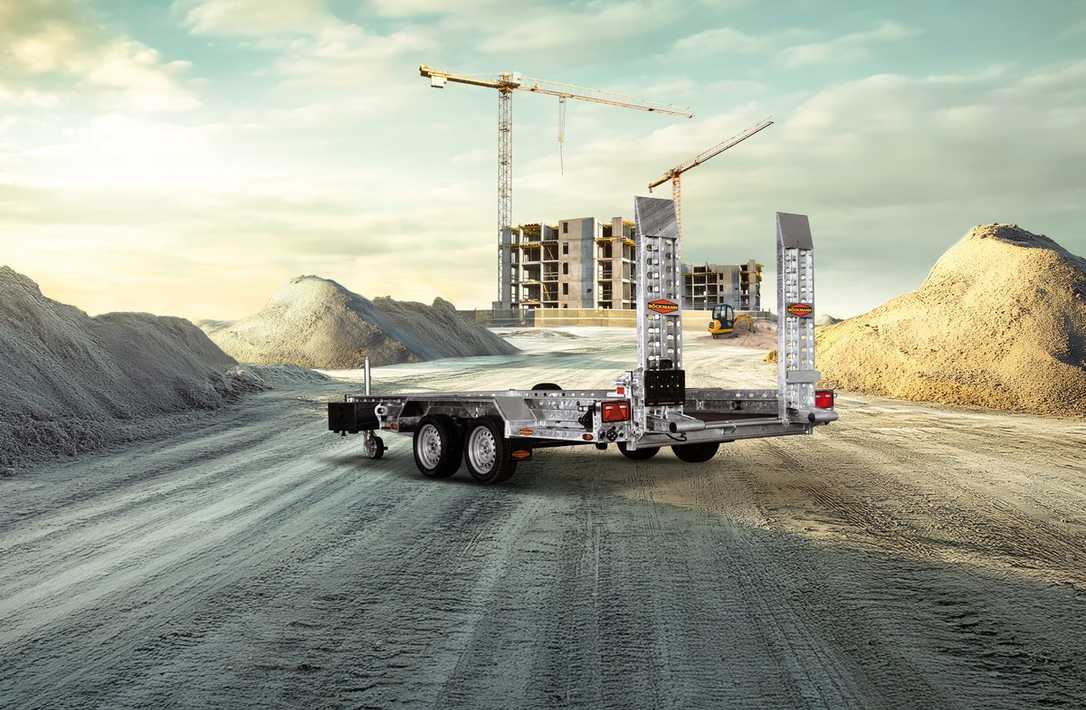 Neue Böckmann Baumaschinentransporter: BT-ST-Serie mit DVariLock und Tridem-Modell