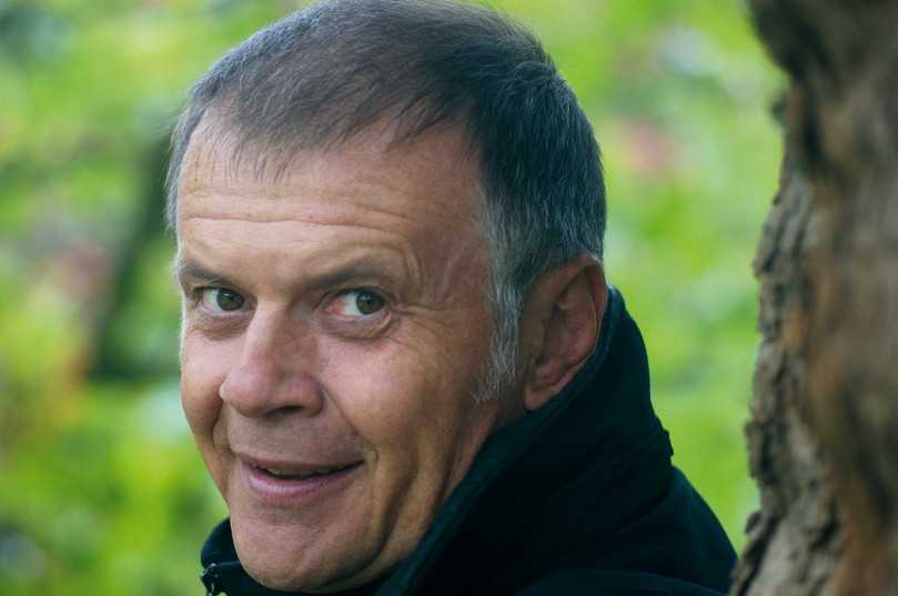 Der Diplom Agraringenieur Klaus Körber (Jahrgang 1958) ist seit 1989 mit den Schwerpunkten Obstbau und Baumschulen an der Bayerischen Landesanstalt für Weinbau und Gartenbau (LWG) Veitshöchheim beschäftigt. Der Arbeitsbereichsleiter für Technik und Unternehmensentwicklung ist neben seiner Unterrichtstätigkeit an der Fach- und Technikerschule zuständig für den 10 ha großen Versuchsbetrieb „Stutel“ mit ca. 400 Arten und Sorten von Klimabäumen. Kontakt: klaus.koerber@lwg.bayern.de. | Foto: Foto: Klaus Körber / LWG Veitshöchheim Der Diplom Agraringenieur Klaus Körber (Jahrgang 1958) ist seit 1989 mit den Schwerpunkten Obstbau und Baumschulen an der Bayerischen Landesanstalt für Weinbau und Gartenbau (LWG) Veitshöchheim beschäftigt. Der Arbeitsbereichsleiter für Technik und Unternehmensentwicklung ist neben seiner Unterrichtstätigkeit an der Fach- und Technikerschule zuständig für den 10 ha großen Versuchsbetrieb „Stutel“ mit ca. 400 Arten und Sorten von Klimabäumen. Kontakt: klaus.koerber@lwg.bayern.de. | Foto: Foto: Klaus Körber / LWG Veitshöchheim