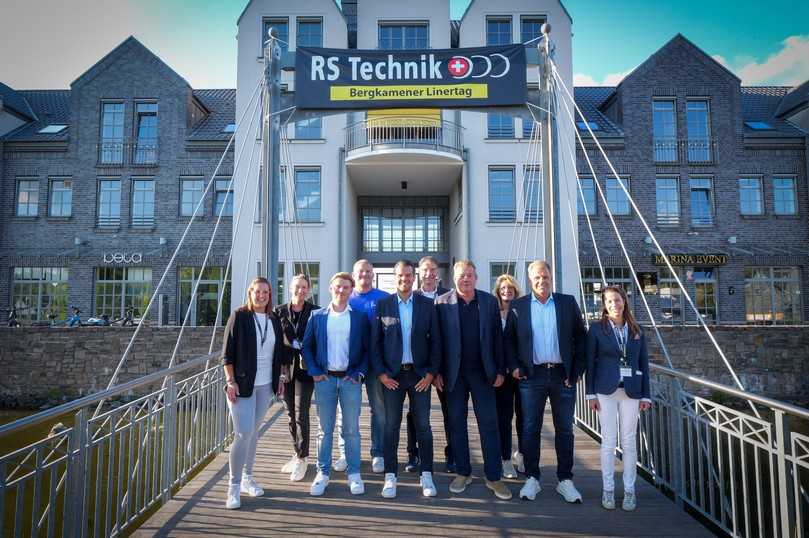 Das Organisations- und Linertag-Team in der Marina Rünthe. | Foto: RS Technik