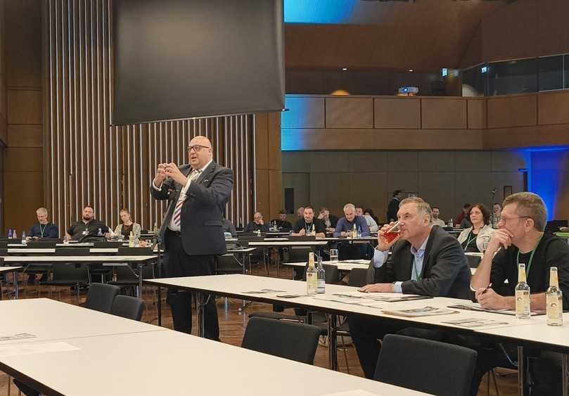 Auch für Diskussionen blieb etwas Zeit. | Foto: B_I/Valdix Auch für Diskussionen blieb etwas Zeit. | Foto: B_I/Valdix