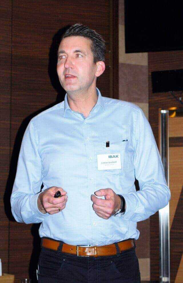 Lüdeke Graßhof berichtete über die Leistungsfähigkeit und die Einsatzmöglichkeiten der Sehenden Nordseedüse. Lüdeke Graßhof berichtete über die Leistungsfähigkeit und die Einsatzmöglichkeiten der Sehenden Nordseedüse.