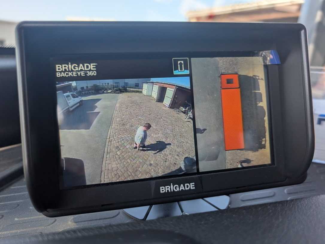 Nutzfahrzeuge im Einsatz: 360-Grad-Kamerasystem Backeye von Brigade für mehr Sicherheit