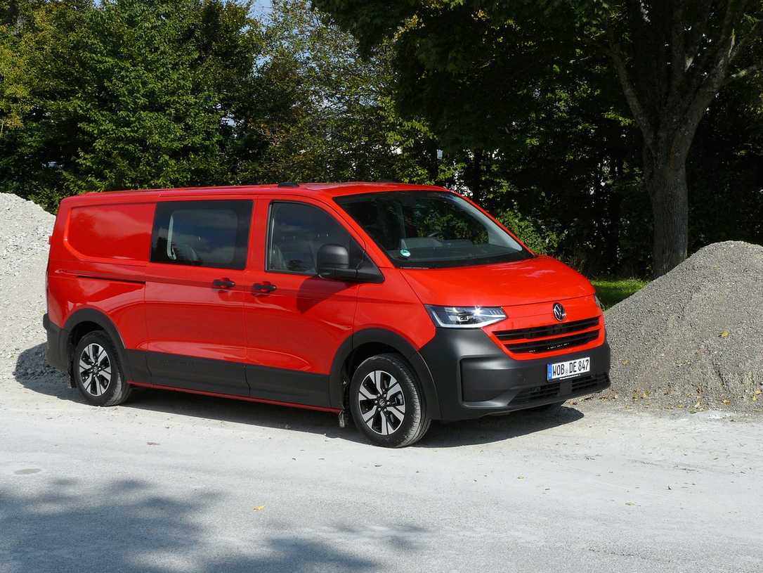 VW-Transporter mit L-Trennwand im Test