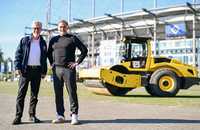 HKL Baumaschinen bleibt Partner des HSV