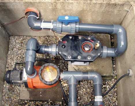 Problemlöser: Der Einbau der Kupfer-Silber- Ionisierungsanlage erfolgte im Pumpenschacht neben den Wasserbecken. Lösung durch Kupfer-Silber-Ionisierung Problemlöser: Der Einbau der Kupfer-Silber- Ionisierungsanlage erfolgte im Pumpenschacht neben den Wasserbecken. Lösung durch Kupfer-Silber-Ionisierung