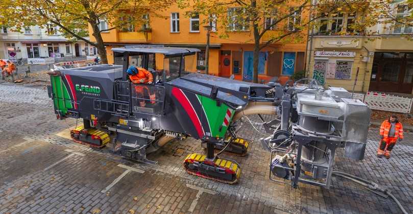 Kern des Verfahrens, welches von der Firma Fräsdienst-Service E. Feind entwickelt wurde, ist eine speziell modifizierte Maschine der Firma Wirtgen. | Foto: E. Feind Kern des Verfahrens, welches von der Firma Fräsdienst-Service E. Feind entwickelt wurde, ist eine speziell modifizierte Maschine der Firma Wirtgen. | Foto: E. Feind