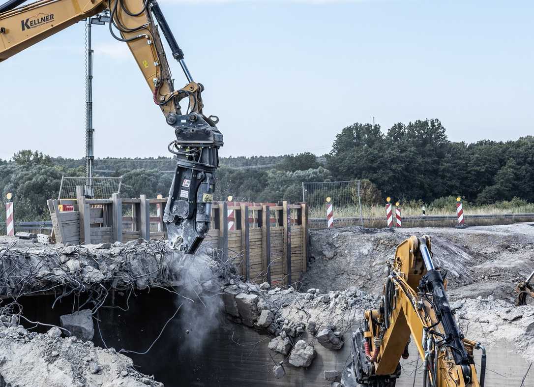 Brückenabbruch Kellner GmbH 2022 MBI-Kombischere CC35R von Hydraulik-Paule A3 Kitzingen Brückenabbruch Kellner GmbH 2022 MBI-Kombischere CC35R von Hydraulik-Paule A3 Kitzingen