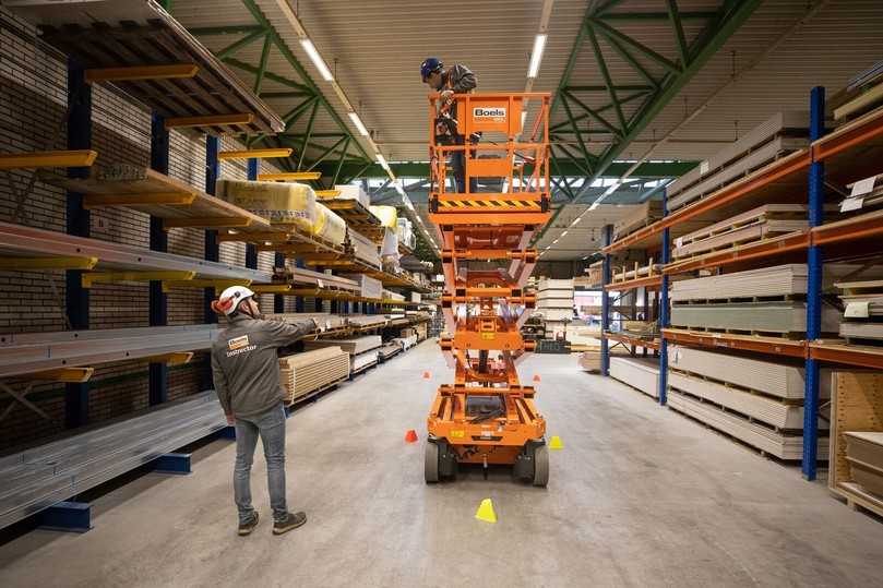 Auch die Bedienung von Hubwagen birgt Risiken. Als IPAF-Mitglied bietet Boels Rental dafür Schulungen an. | Foto: Boels