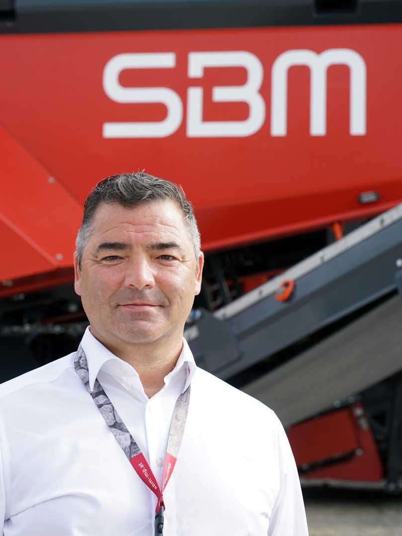 Mit der autonomen Brechanlage "kann der Kunde seine Anlagen bereits vor dem Einsatz ausgehend vom Ausgangsmaterial und den gewünschten Endprodukten optimal ausrüsten", sagt Helmut Haider, SBM-Verkaufsleiter Aufbereitung. | Foto: SBM Mineral Processing Mit der autonomen Brechanlage "kann der Kunde seine Anlagen bereits vor dem Einsatz ausgehend vom Ausgangsmaterial und den gewünschten Endprodukten optimal ausrüsten", sagt Helmut Haider, SBM-Verkaufsleiter Aufbereitung. | Foto: SBM Mineral Processing