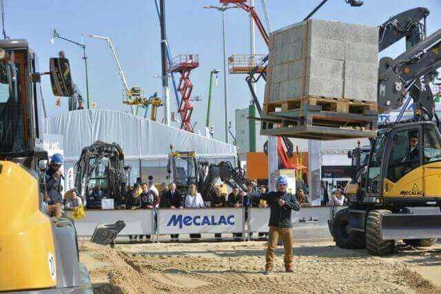 Im 53.000 Quadratmeter großen Außengelände der Intermat wird es auch 2018 wieder zahlreiche Maschinen-Demonstrationen geben.