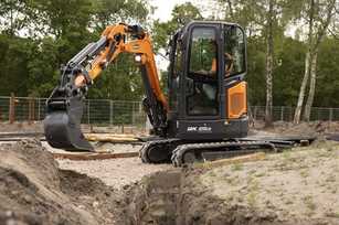 Zwei neue Minibagger für enge Baustellen