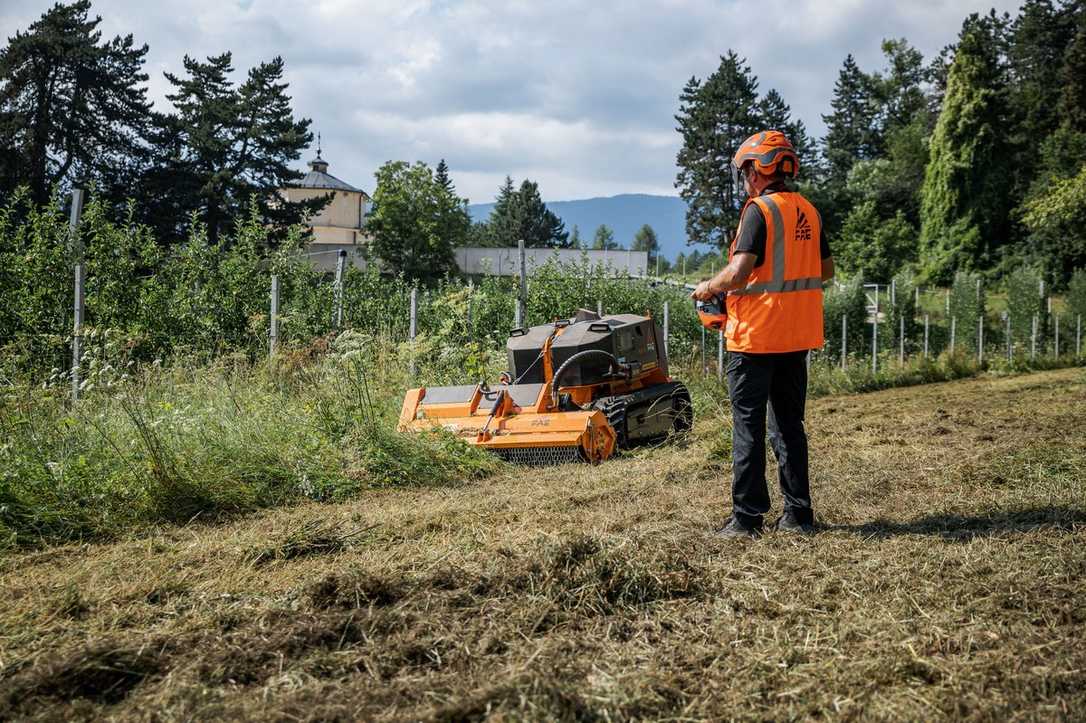 Fae RCU75 jetzt mit Schnellwechselsystem für Kompaktlader-Anbaugeräte