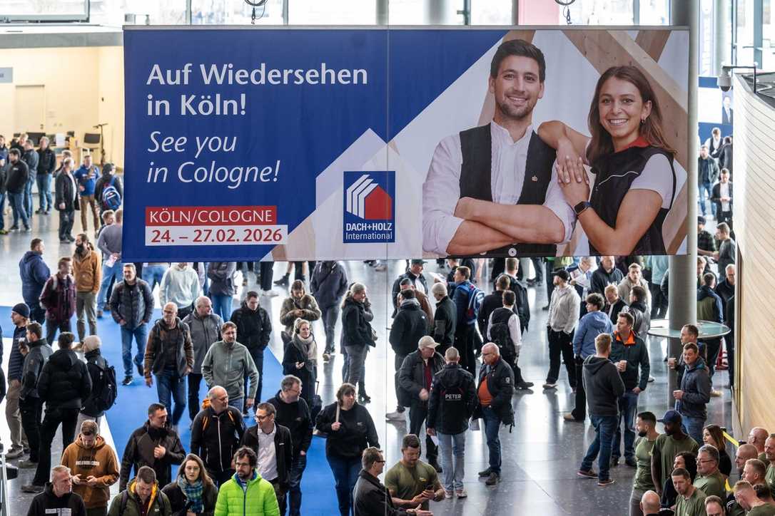+++ Dach+Holz 2026: Messe-Newsticker: Renolit präsentiert Cool-Roof-Dachbahn +++