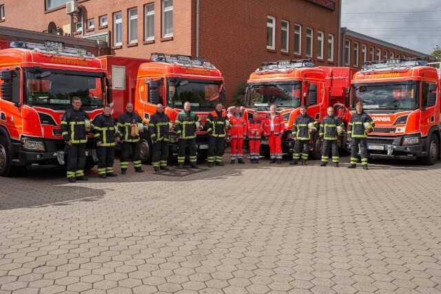 Die Hamburger Technik- und Umweltschutzwache F32 freut sich über den Neuzugang an Feuerwehren für Umweltschutz und Gefahrgutbeseitigung. | Fotos: Palfinger