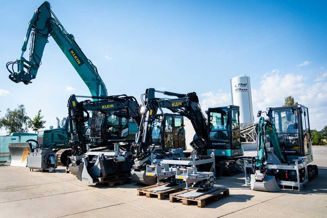 Bagger mit Rotator im Dauereinsatz: Klein investiert in Kteg P-Line