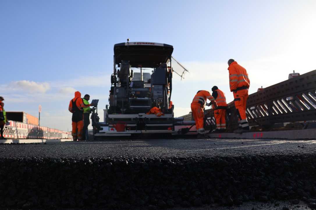 KI im Asphaltstraßenbau: Smart Site One optimiert Einbau, Temperatur, Verdichtung und CO₂