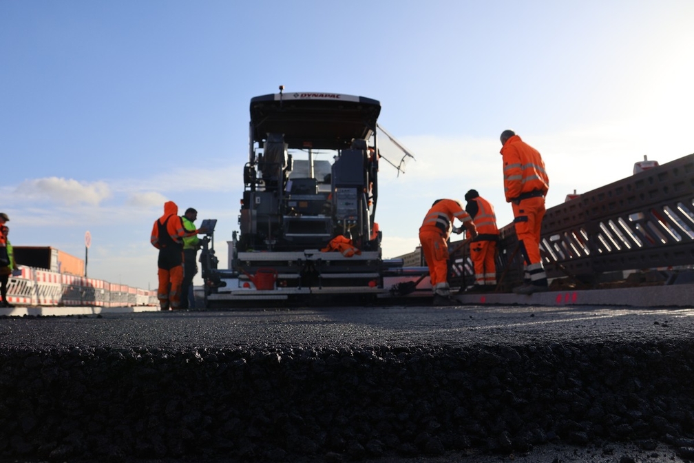 Wie KI den Asphaltstraßenbau effizienter und nachhaltiger macht