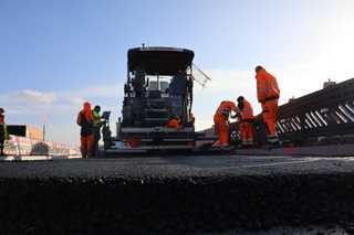 Wie KI den Asphaltstraßenbau effizienter und nachhaltiger macht