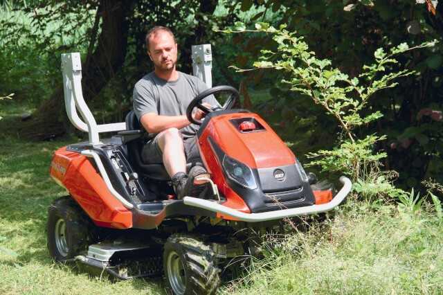 Hochgrasmäher im Härtetest: Auch für unwegsames Gelände
