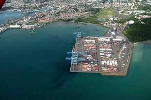 F 900 im Tropenregen: Schwerlast-Rinnen für den Hafen von Martinique