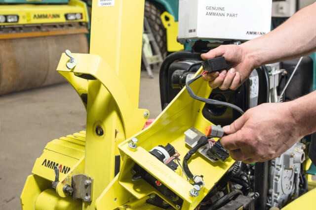 Das „Servicelink“-Relais ist ab 2018 Standard bei Verdichtern der Baureihen APR, APH und ARW, kann aber auch nachgerüstet werden. | Fotos: Ammann Das „Servicelink“-Relais ist ab 2018 Standard bei Verdichtern der Baureihen APR, APH und ARW, kann aber auch nachgerüstet werden. | Fotos: Ammann