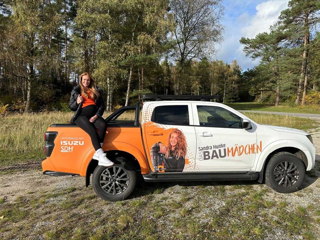 Pick-up Isuzu D-Max V-Cross: Sandra Hunke fährt das perfekte Handwerkerauto Pick-up Isuzu D-Max V-Cross: Sandra Hunke fährt das perfekte Handwerkerauto