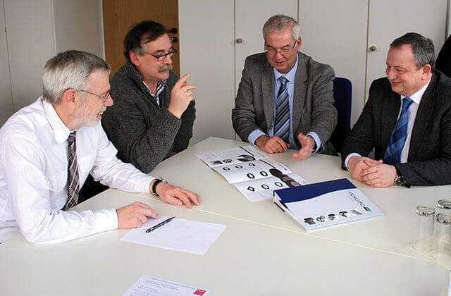 Klappernde Kanaldeckel: Leverkusen setzt auf Hydropur Klappernde Kanaldeckel: Leverkusen setzt auf Hydropur