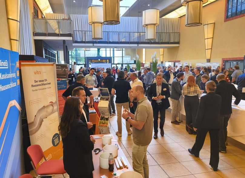 Die begleitende Fachausstellung bot an beiden Veranstaltungstagen viel Raum für Gespräche und Diskussion. | Foto: B_I/Valdix