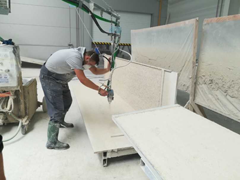 Glasfaserbeton ermöglicht dünne und leichte Elemente mit spezieller Betonoptik und -haptik. | Foto: Polycon group