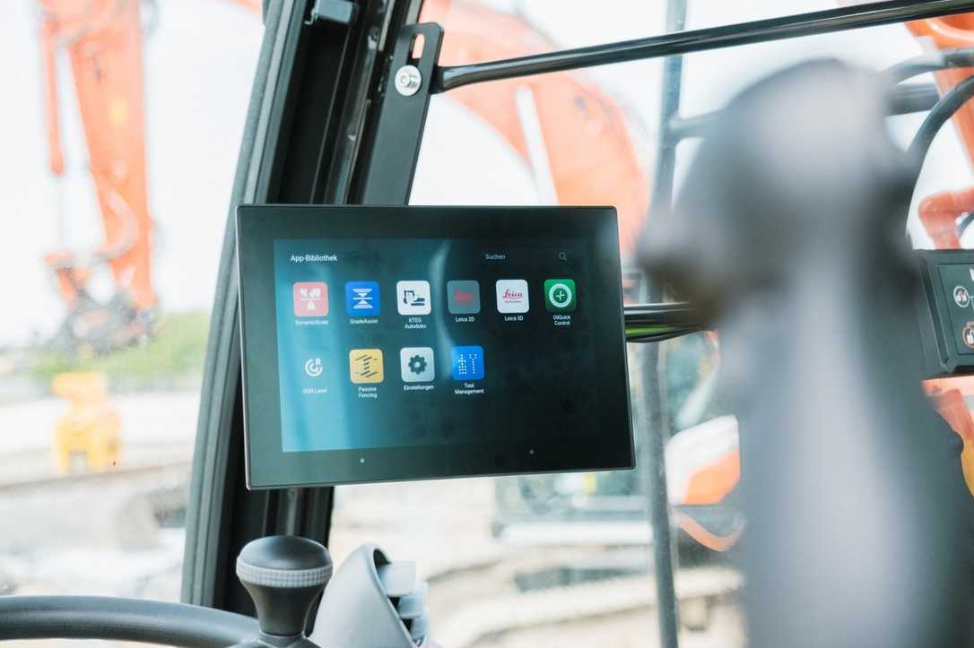 Monitordickicht im Bagger beendet: KTEG zeigt neuen CoPilot One