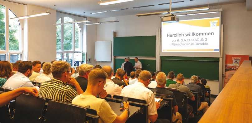 Kleiner Rückblick auf die sechste D.A.C.H-Tagung Flüssigboden: Vortrag im Hörsaal der Hochschule für Technik und Wirtschaft in Dresden. | Foto: RAL GG Flüssigboden Kleiner Rückblick auf die sechste D.A.C.H-Tagung Flüssigboden: Vortrag im Hörsaal der Hochschule für Technik und Wirtschaft in Dresden. | Foto: RAL GG Flüssigboden