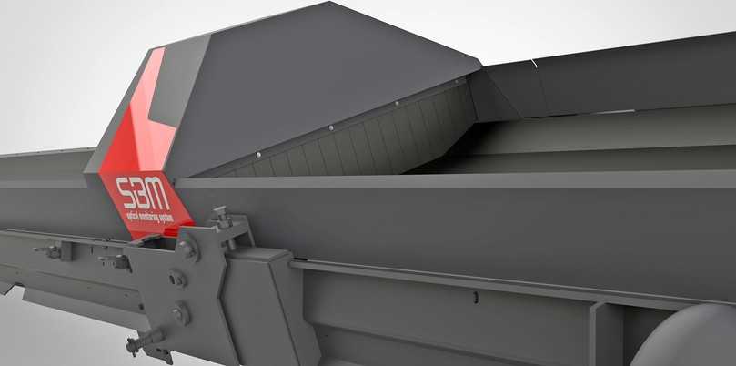Direkt oberhalb des Hauptaustragsbandes ist der optische Sensor montiert, der die Zusammensetzung des Brechguts noch vor den Siebdurchgängen analysiert. | Foto: SBM Mineral Processing Direkt oberhalb des Hauptaustragsbandes ist der optische Sensor montiert, der die Zusammensetzung des Brechguts noch vor den Siebdurchgängen analysiert. | Foto: SBM Mineral Processing