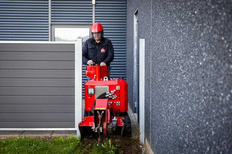 Mit lediglich 74 cm AuĂenbreite ist die neue FrĂ€se optimal fĂŒr enge Arbeitsbereiche geeignet | Foto: VOGT GmbH & Co. KG Mit lediglich 74 cm AuĂenbreite ist die neue FrĂ€se optimal fĂŒr enge Arbeitsbereiche geeignet | Foto: VOGT GmbH & Co. KG