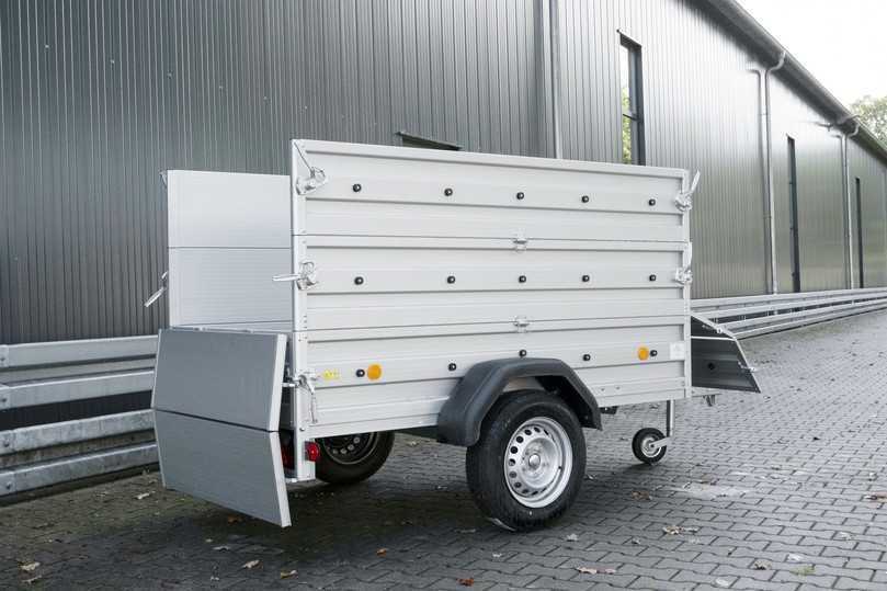 Mehrerer Kastenaufsätze lassen sich auf Tieflader-Anhänger übereinandersetzen, was das Transportvolumen erhöht. | Foto: Böckmann Mehrerer Kastenaufsätze lassen sich auf Tieflader-Anhänger übereinandersetzen, was das Transportvolumen erhöht. | Foto: Böckmann