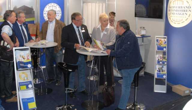 Die Qualifizierungen im Bereich Betonbohren- und -sägen reichen von der Ausbildung zum Bauwerksmechaniker für Abbruch und Betontrenntechnik über die Weiterbildung zum Vorarbeiter, Werkpolier und Bauleiter bis hin zum Meister – auch darüber informiert der FBS auf der bauma.