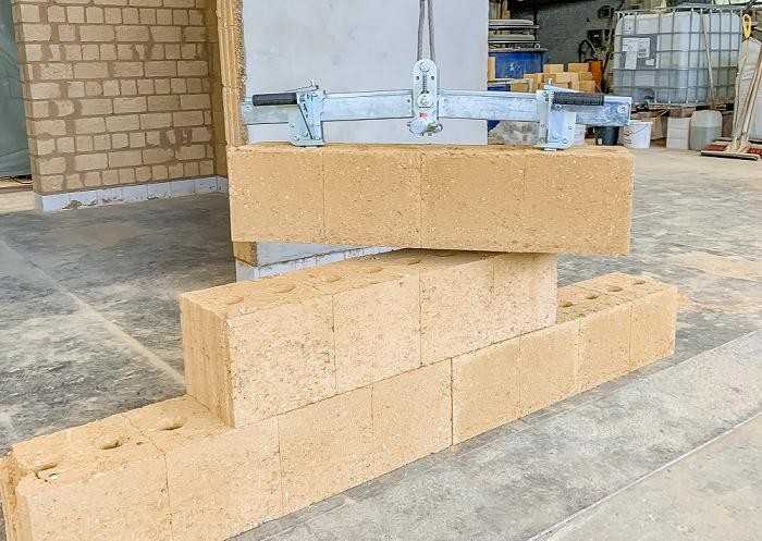 Kimm Baustoffe will Lehmsteine in großem Stil produzieren