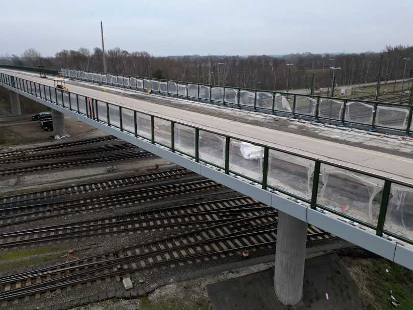 Hybridkappen aus Leichtbeton: Die neue Konstruktion macht die Brücke 30 Prozent leichter und erhöht ihre statische Leistungsfähigkeit. | Foto: Echterhoff