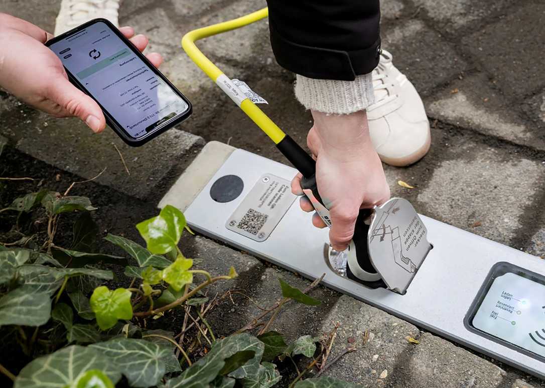 Elektromobilität: Ladebordsteine gehen in Serienproduktion